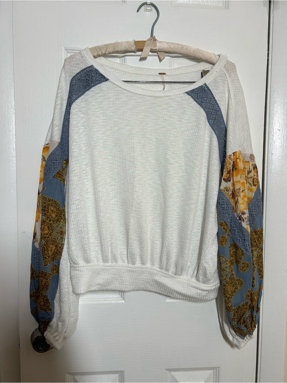 Free People Cream Pullover with Blue and Mustard Floral Patchwork Sleeves Boho - Picture 2 of 12